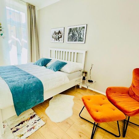 Colorful & Quiet Apartment In Beautiful Viennese Building Exterior photo